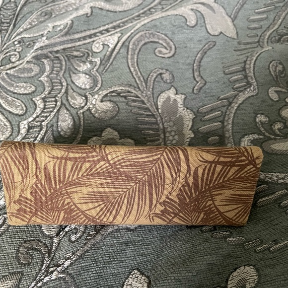 Maui Jim Eyeglasses case - Picture 2 of 4